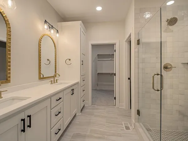 $529,950 | 4725 Northeast Winn Road, Kansas City, MO 64117