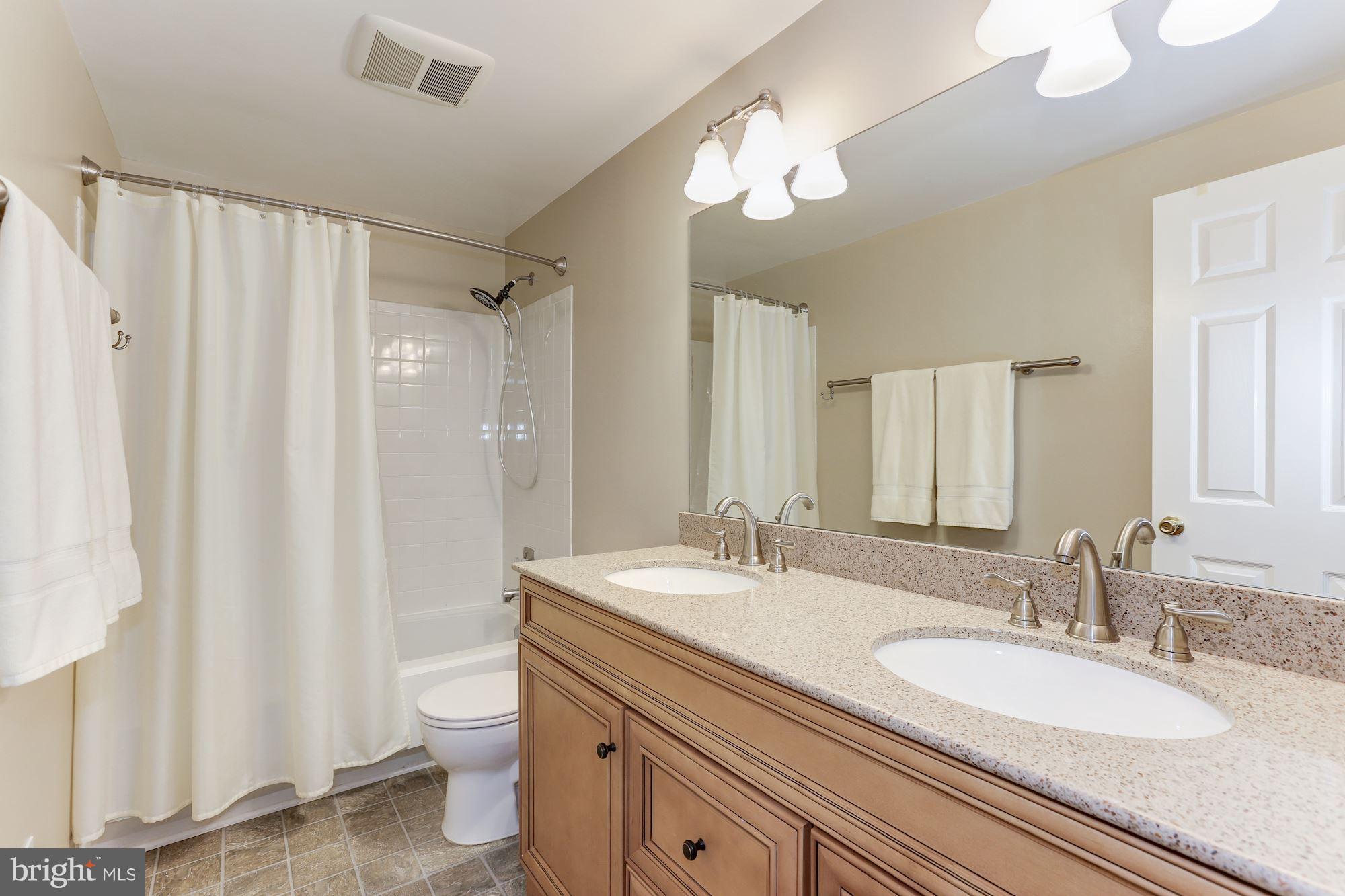 117 Hamilton Road Sterling, VA 20165 - Photo 21 of 30 Bath