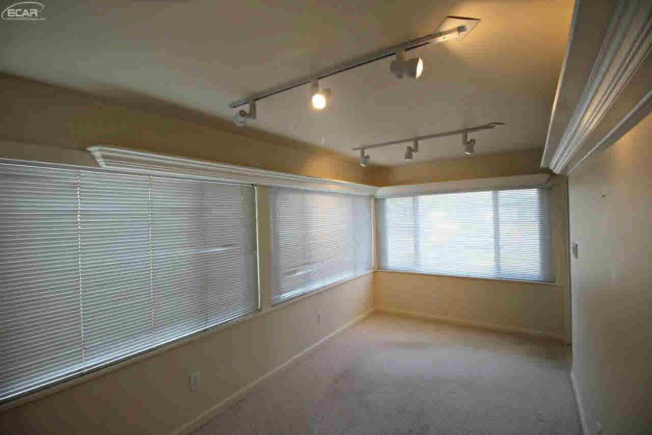 1930 Colchester Road Flint, MI 48503 - Photo 18 of 26 21263952-17.JPG