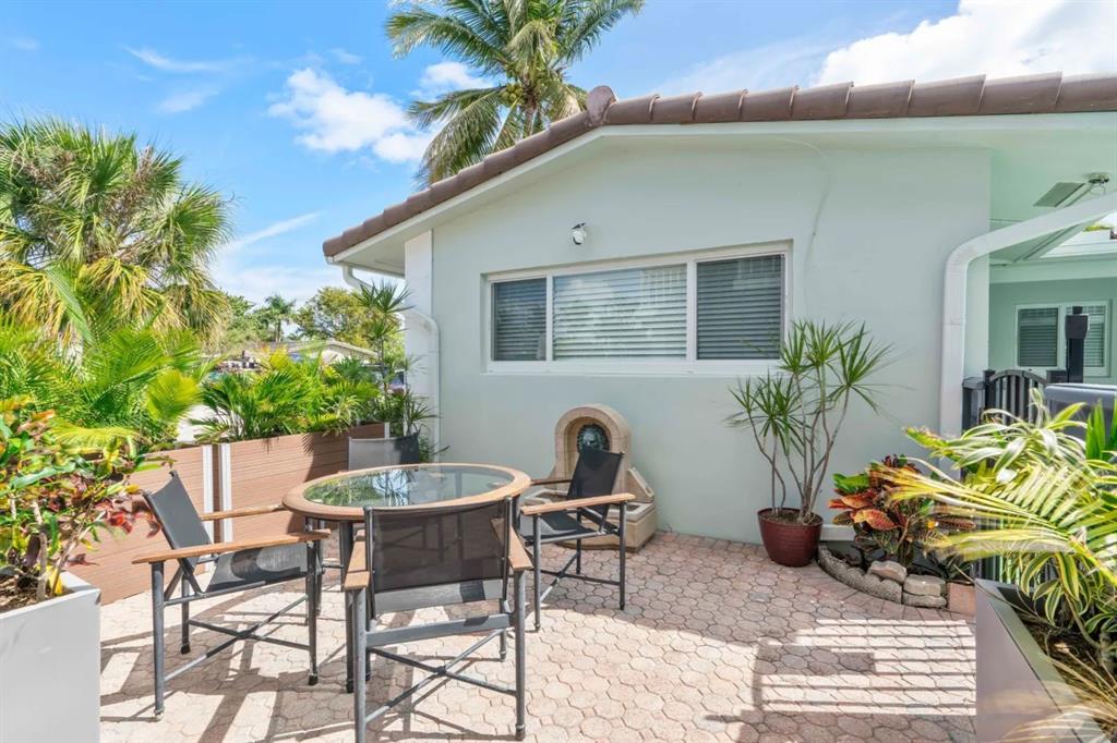 2250 Southeast 5th Street, Unit 6 Pompano Beach, FL 33062 - Photo 8 of 11 a backyard of a house with table and chairs