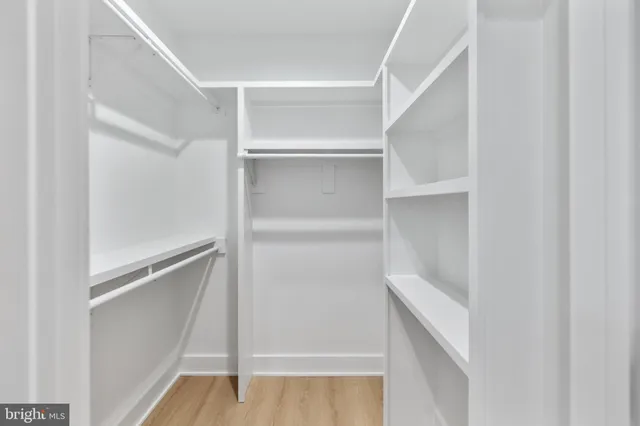 $2,095,000 | 2855 Oak Knoll Drive, Falls Church, VA 22042