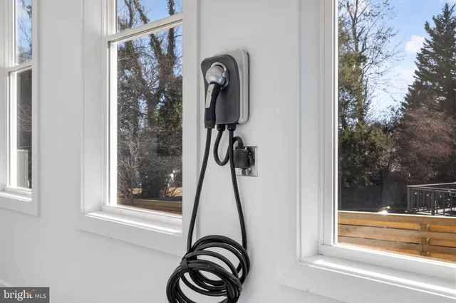 $2,095,000 | 2855 Oak Knoll Drive, Falls Church, VA 22042