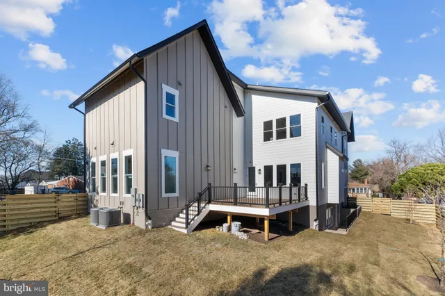 $2,095,000 | 2855 Oak Knoll Drive, Falls Church, VA 22042