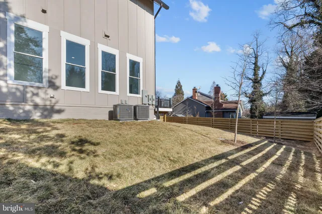 $2,095,000 | 2855 Oak Knoll Drive, Falls Church, VA 22042