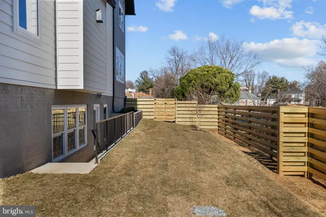 $2,095,000 | 2855 Oak Knoll Drive, Falls Church, VA 22042