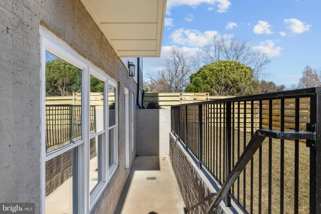 $2,095,000 | 2855 Oak Knoll Drive, Falls Church, VA 22042