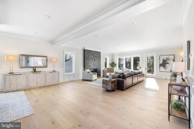 $2,095,000 | 2855 Oak Knoll Drive, Falls Church, VA 22042