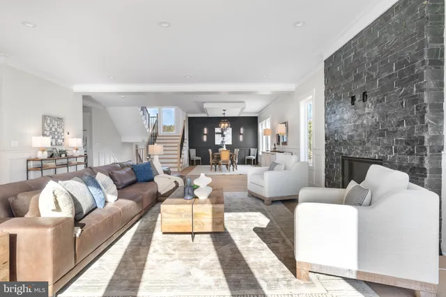 $2,095,000 | 2855 Oak Knoll Drive, Falls Church, VA 22042