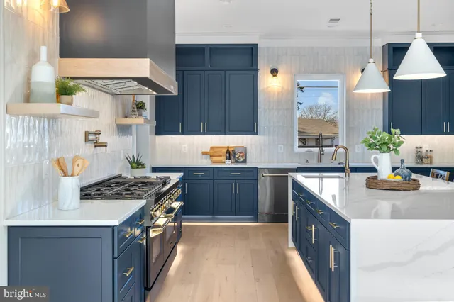 $2,095,000 | 2855 Oak Knoll Drive, Falls Church, VA 22042