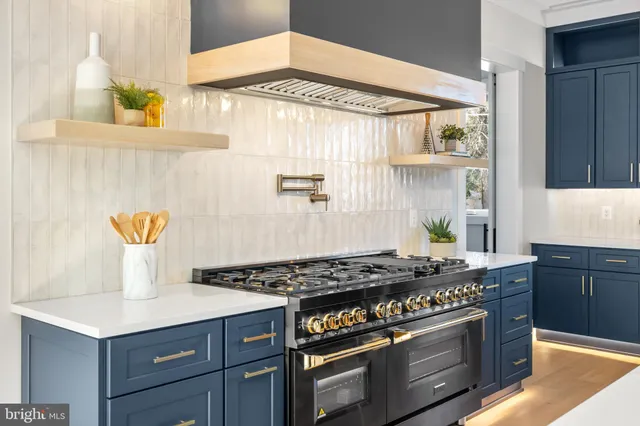 $2,095,000 | 2855 Oak Knoll Drive, Falls Church, VA 22042