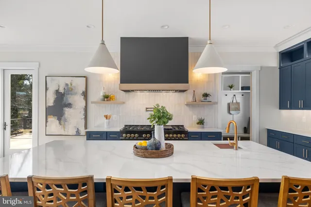 $2,095,000 | 2855 Oak Knoll Drive, Falls Church, VA 22042