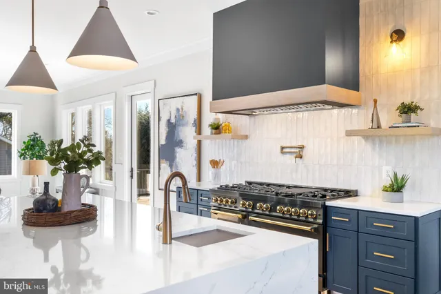 $2,095,000 | 2855 Oak Knoll Drive, Falls Church, VA 22042