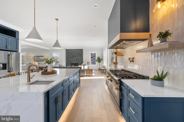 $2,095,000 | 2855 Oak Knoll Drive, Falls Church, VA 22042