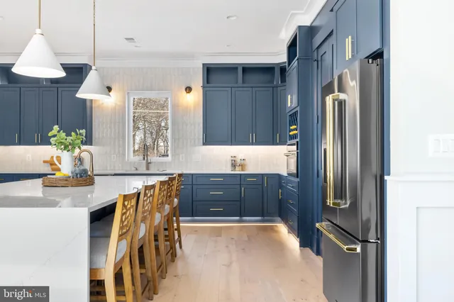 $2,095,000 | 2855 Oak Knoll Drive, Falls Church, VA 22042