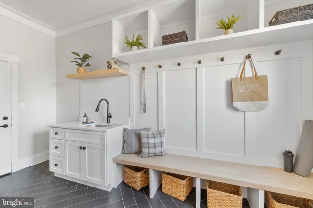 $2,095,000 | 2855 Oak Knoll Drive, Falls Church, VA 22042