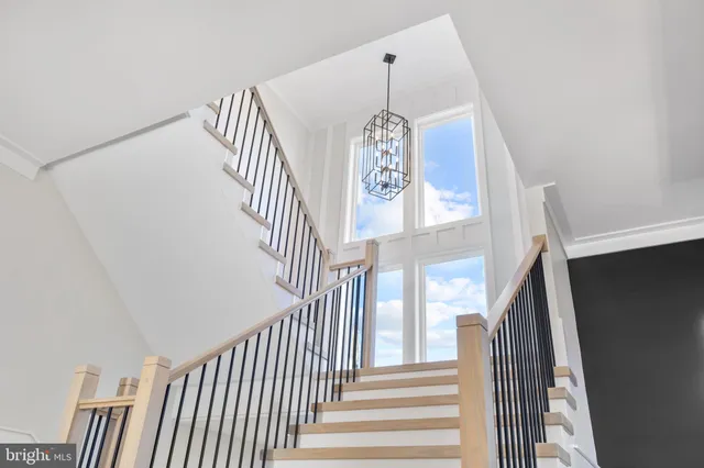 $2,095,000 | 2855 Oak Knoll Drive, Falls Church, VA 22042