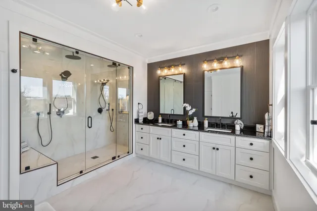 $2,095,000 | 2855 Oak Knoll Drive, Falls Church, VA 22042