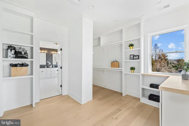 $2,095,000 | 2855 Oak Knoll Drive, Falls Church, VA 22042