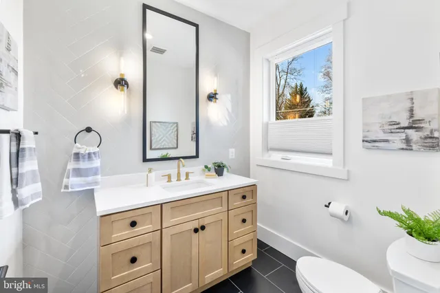 $2,095,000 | 2855 Oak Knoll Drive, Falls Church, VA 22042