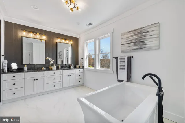 $2,095,000 | 2855 Oak Knoll Drive, Falls Church, VA 22042