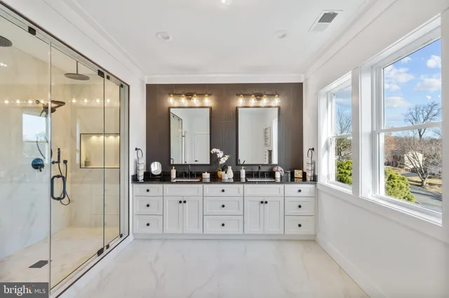 $2,095,000 | 2855 Oak Knoll Drive, Falls Church, VA 22042