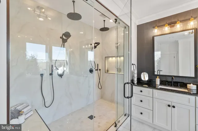 $2,095,000 | 2855 Oak Knoll Drive, Falls Church, VA 22042