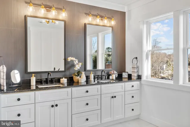 $2,095,000 | 2855 Oak Knoll Drive, Falls Church, VA 22042