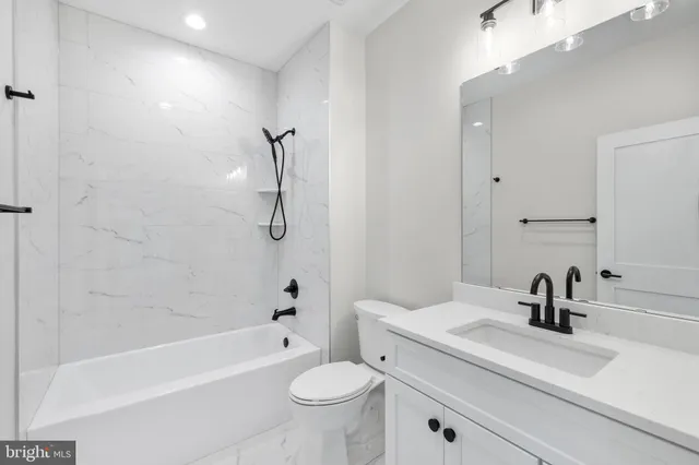 $2,095,000 | 2855 Oak Knoll Drive, Falls Church, VA 22042