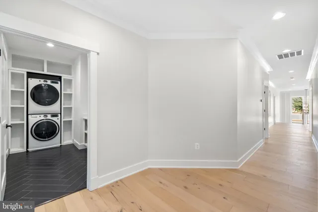 $2,095,000 | 2855 Oak Knoll Drive, Falls Church, VA 22042