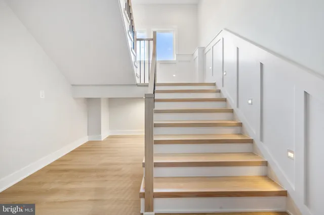 $2,095,000 | 2855 Oak Knoll Drive, Falls Church, VA 22042