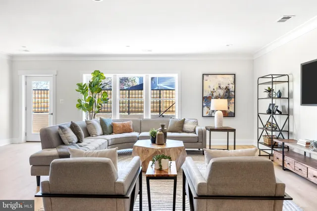 $2,095,000 | 2855 Oak Knoll Drive, Falls Church, VA 22042