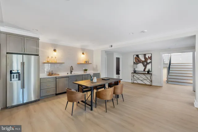 $2,095,000 | 2855 Oak Knoll Drive, Falls Church, VA 22042