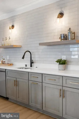 $2,095,000 | 2855 Oak Knoll Drive, Falls Church, VA 22042