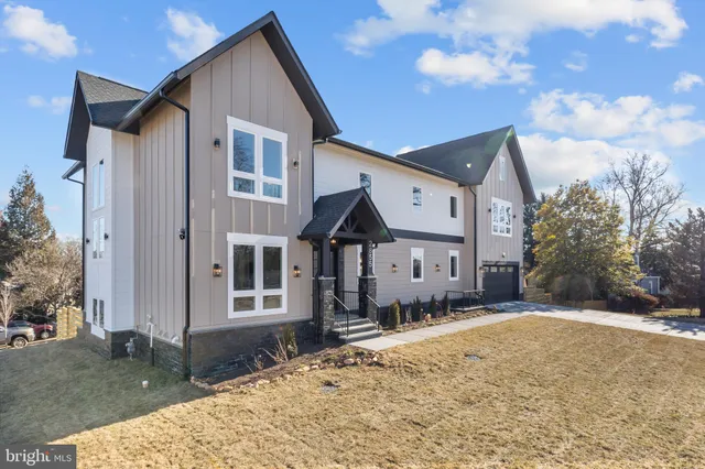 $2,095,000 | 2855 Oak Knoll Drive, Falls Church, VA 22042