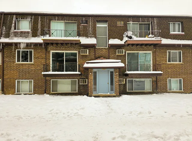 $2,100 | 10457 Dearlove Road, Unit 1A, Glenview, IL 60025