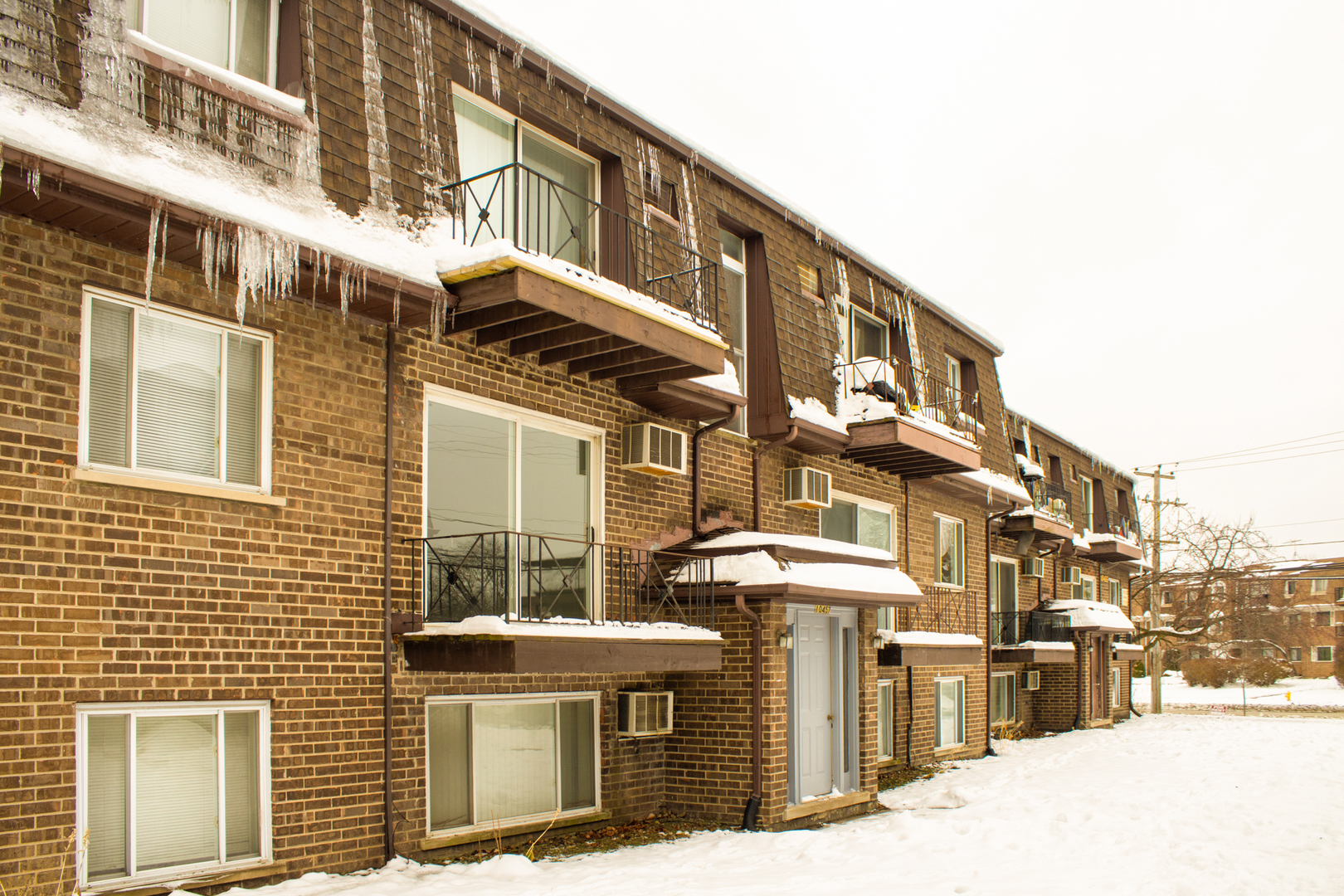 10457 Dearlove Road, Unit 1A Glenview, IL 60025 - Photo 1 of 12 a front view of a building