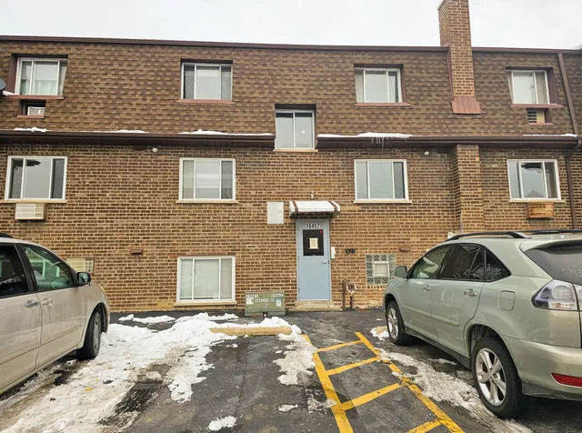 $2,100 | 10457 Dearlove Road, Unit 1A, Glenview, IL 60025