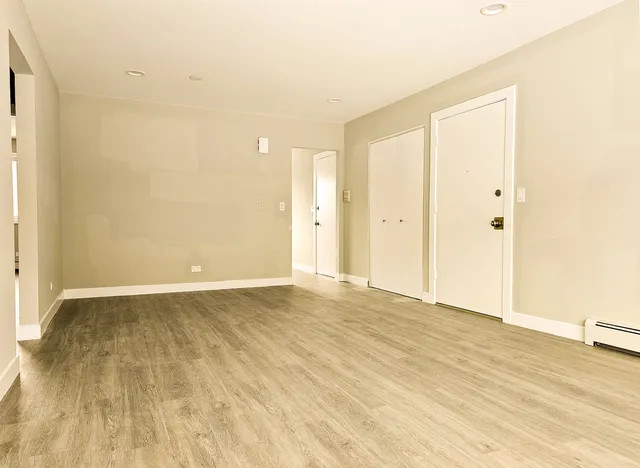 $2,100 | 10457 Dearlove Road, Unit 1A, Glenview, IL 60025