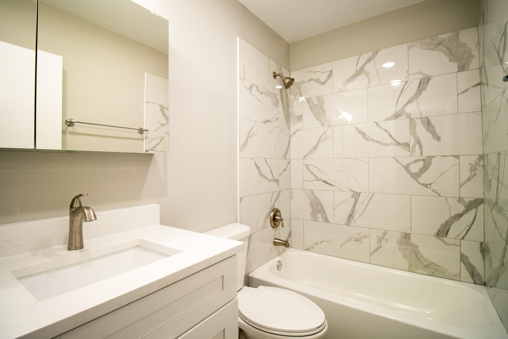 10457 Dearlove Road, Unit 1A Glenview, IL 60025 - Photo 10 of 12 a bathroom with a sink a toilet and a bathtub