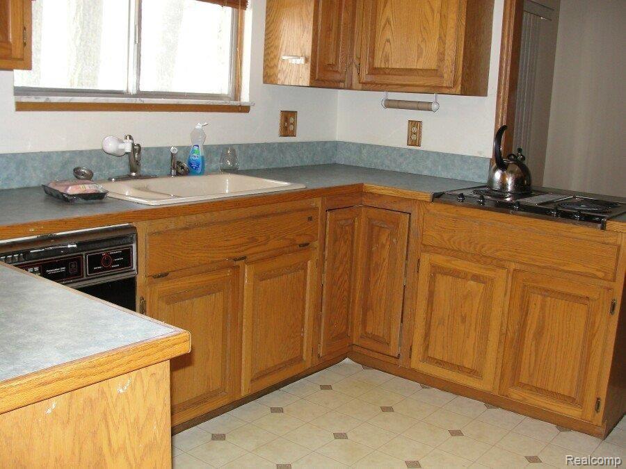 1700 Crooks Road Rochester, MI 48309 - Photo 4 of 16 Kitchen