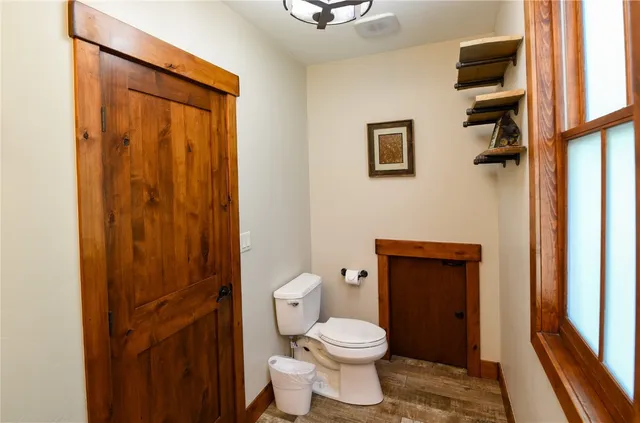 a bathroom with a toilet