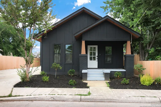 $4,000 | 323 East Lambert Street, San Antonio, TX 78204