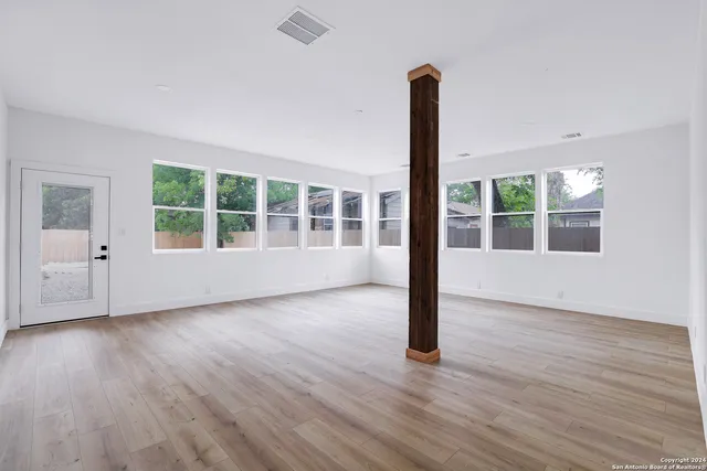 $4,000 | 323 East Lambert Street, San Antonio, TX 78204