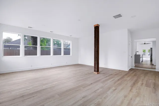 $4,000 | 323 East Lambert Street, San Antonio, TX 78204