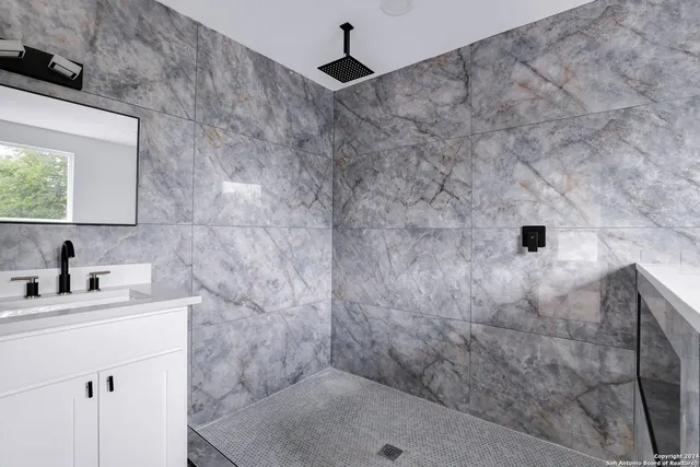 $4,000 | 323 East Lambert Street, San Antonio, TX 78204