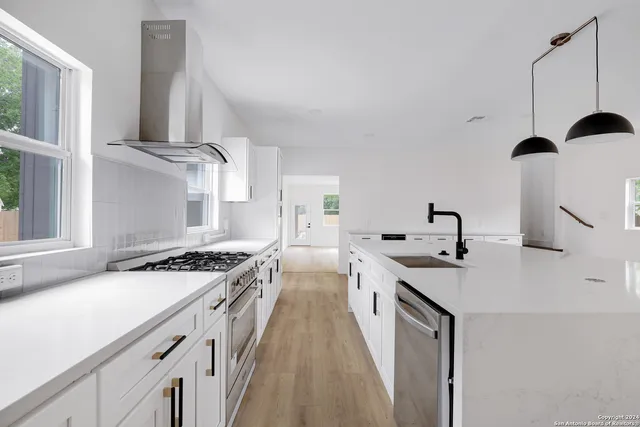 $4,000 | 323 East Lambert Street, San Antonio, TX 78204