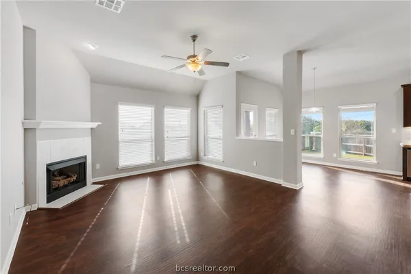 $2,050 | 1077 Venice Drive, Bryan, TX 77808