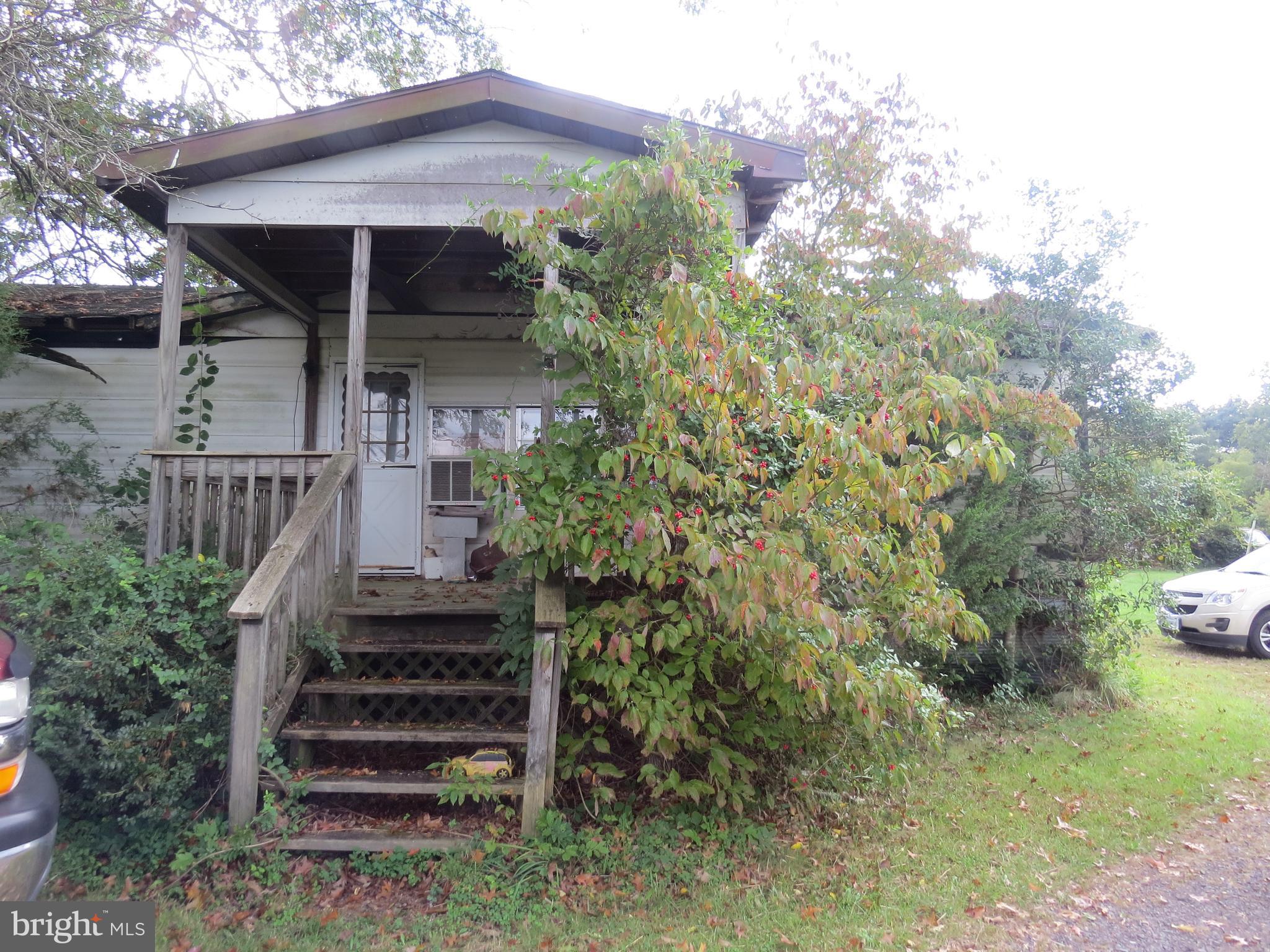 29408 Mine Run Road Unionville, VA 22567 - Photo 14 of 16 Front of abandon singlewide