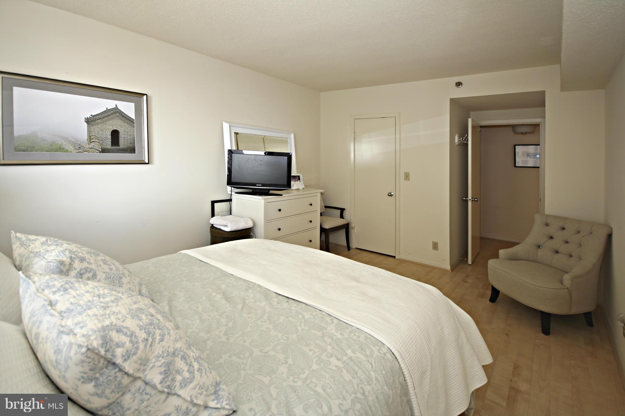 5505 Seminary Road, Unit 1301N Falls Church, VA 22041 - Photo 20 of 29 Bedroom 2 with Walk in Closet