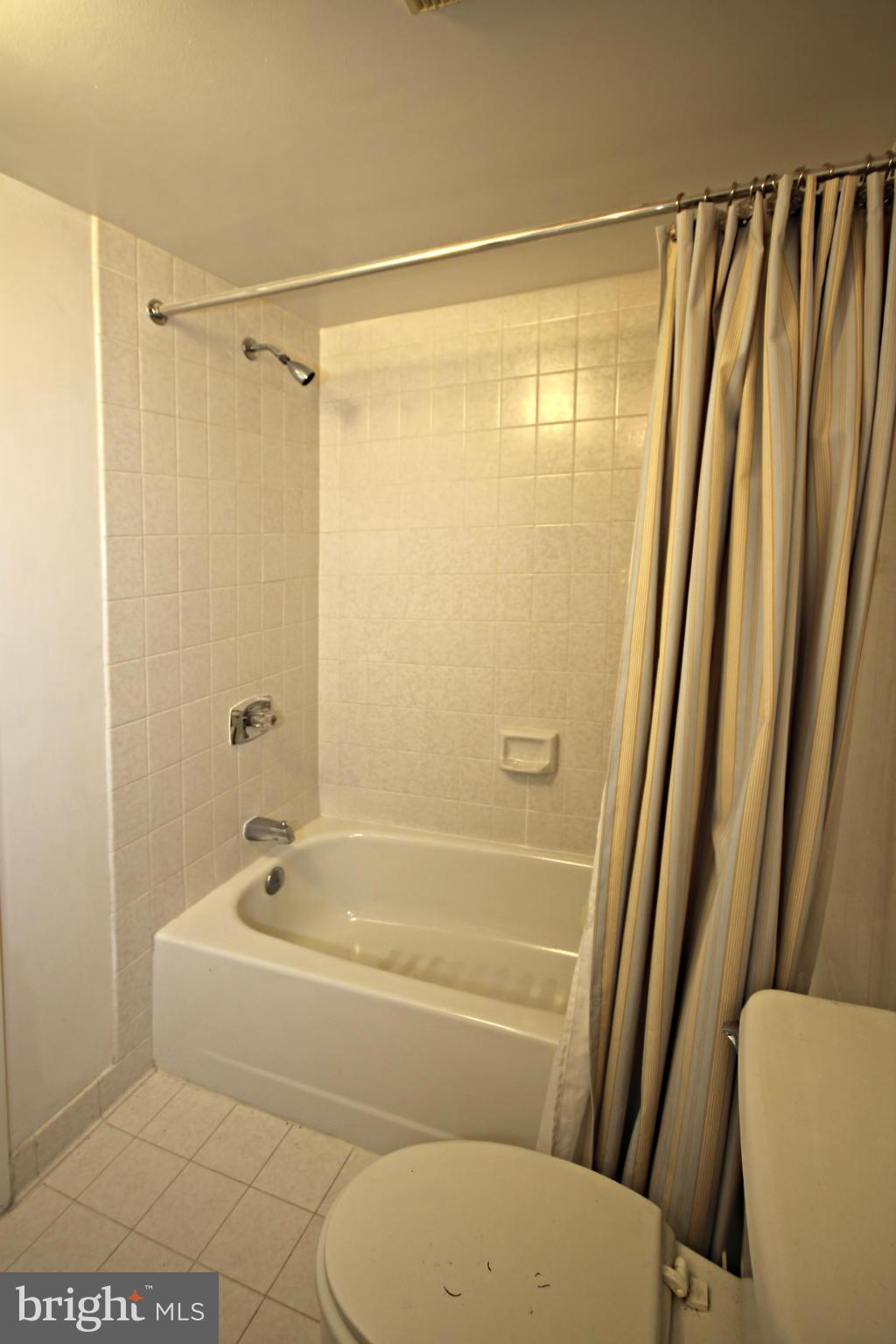 5505 Seminary Road, Unit 1301N Falls Church, VA 22041 - Photo 21 of 29 Bath- Tile Surround